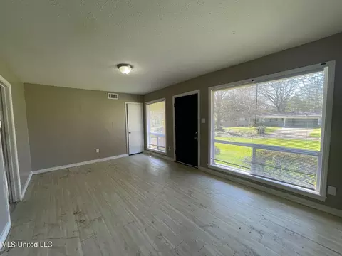 274 Mcdowell Park Cir, Jackson, MS 39204 photo 2