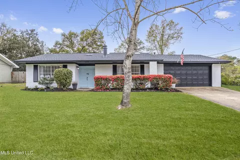 1211 Hammersmith Ln, Ocean Springs, MS 39564