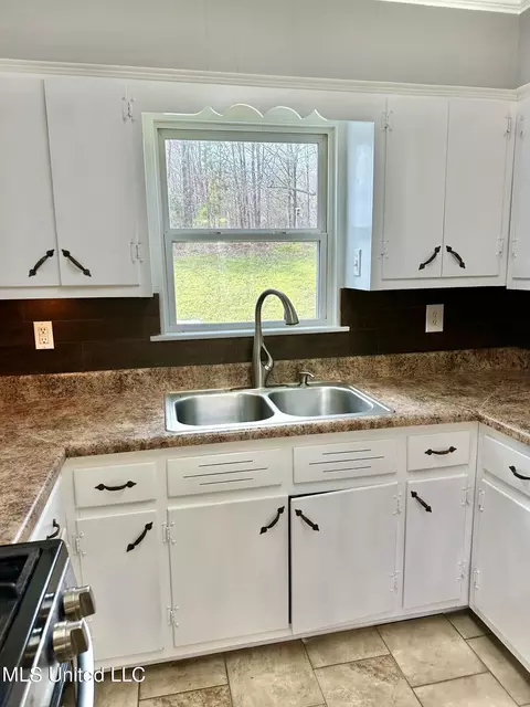 Kitchen - 5559 Mccracken Rd, Hernando, MS 38632 photo 4 of 4