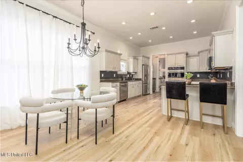 Dining - 3544 Williams Brooke Ln, Hernando, MS 38632 photo 2 of 4