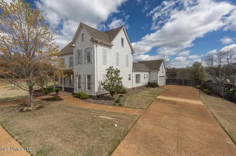 Exterior - 3544 Williams Brooke Ln, Hernando, MS 38632 photo 2 of 10