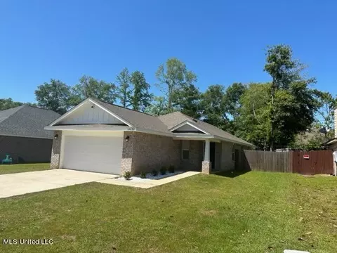 14032 Fox Hill Dr, Gulfport, MS 39503