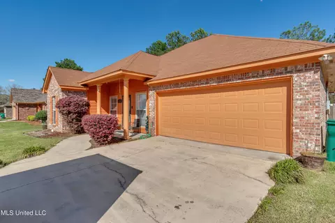 633 Woodland Dr, Canton, MS 39046