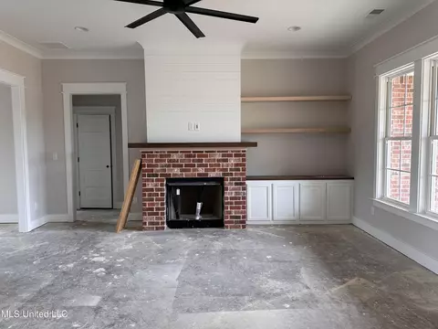 Living - 4169 Brooke Dr, Nesbit, MS 38651 photo 1 of 1