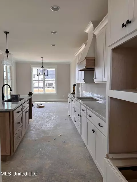 Kitchen - 4169 Brooke Dr, Nesbit, MS 38651 photo 3 of 4