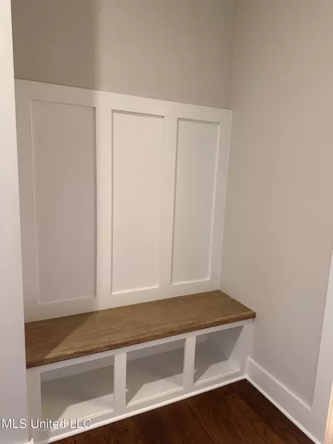 Entry Way - 4169 Brooke Dr, Nesbit, MS 38651 photo 2 of 2