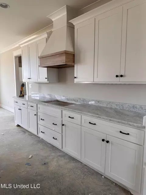 Kitchen - 4169 Brooke Dr, Nesbit, MS 38651 photo 2 of 4
