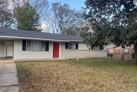 1056 Woodville Dr, Jackson, MS 39212