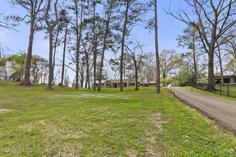 3851 Eastover Dr, Jackson, MS 39211 photo 4