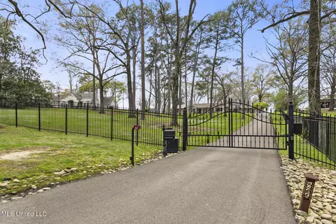 3851 Eastover Dr, Jackson, MS 39211