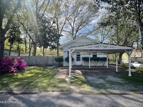 2813 Flounder Cir, Gautier, MS 39553