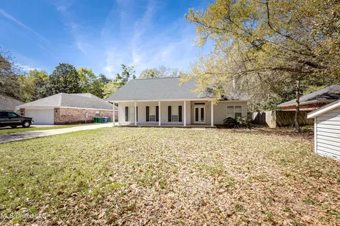1813 Seagull Ave, Ocean Springs, MS 39564