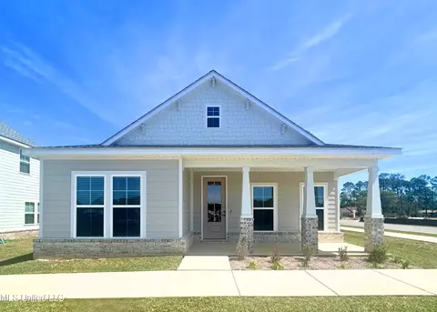 101 Everly Cir, Ocean Springs, MS 39564