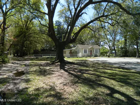 Exterior - 20005 Pineville Rd, Long Beach, MS 39560 photo 3 of 17