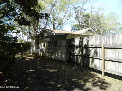Exterior - 20005 Pineville Rd, Long Beach, MS 39560 photo 8 of 17