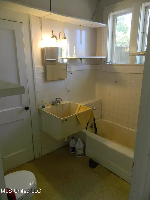 Bath - 20005 Pineville Rd, Long Beach, MS 39560 photo 1 of 1