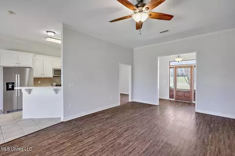 Entry Way - 259 Cherry Bark Dr, Brandon, MS 39047 photo 3 of 4