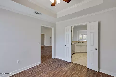 Entry Way - 259 Cherry Bark Dr, Brandon, MS 39047 photo 4 of 4