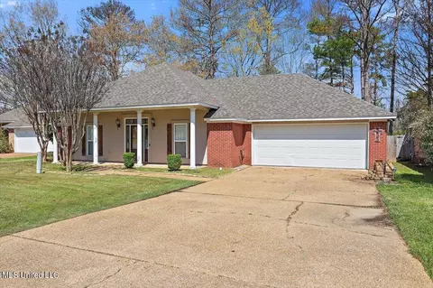 Exterior - 259 Cherry Bark Dr, Brandon, MS 39047 photo 2 of 8