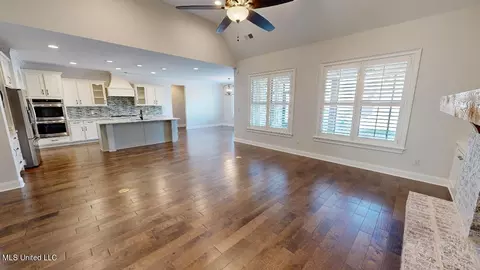 Entry Way - 4801 E Delbridge Ct, Olive Branch, MS 38654 photo 3 of 5