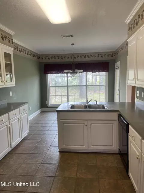 Kitchen - 400 Devonport Cir, Raymond, MS 39154 photo 2 of 4