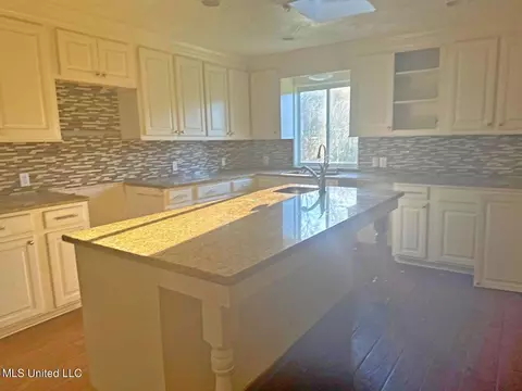 Kitchen - 861 Mccluer Rd, Jackson, MS 39212 photo 2 of 3