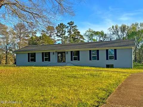 Exterior - 861 Mccluer Rd, Jackson, MS 39212 photo 10 of 11