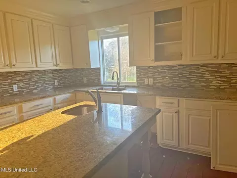 Kitchen - 861 Mccluer Rd, Jackson, MS 39212 photo 3 of 3