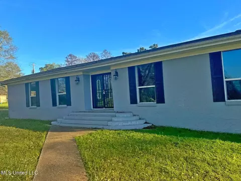 Exterior - 861 Mccluer Rd, Jackson, MS 39212 photo 5 of 11