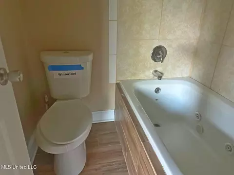 Bath - 861 Mccluer Rd, Jackson, MS 39212 photo 3 of 5