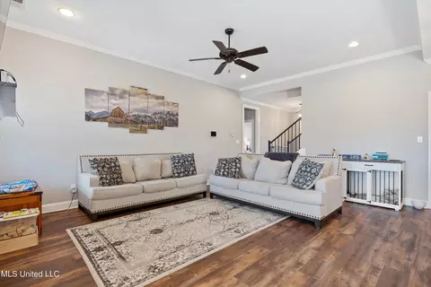 Living - 8591 Williamson Dr, Olive Branch, MS 38654 photo 2 of 2