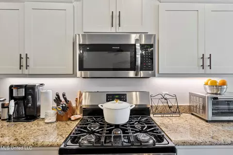Kitchen - 8591 Williamson Dr, Olive Branch, MS 38654 photo 4 of 4