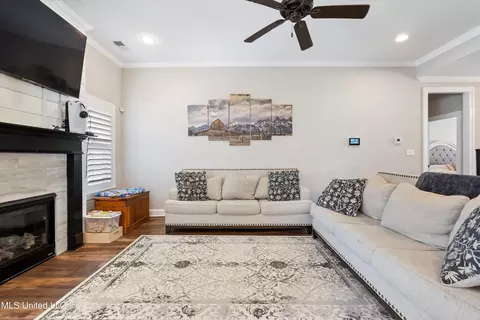 Living - 8591 Williamson Dr, Olive Branch, MS 38654 photo 1 of 2