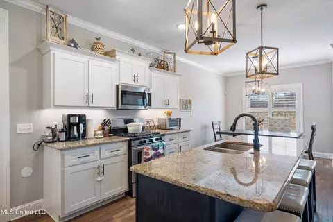 Kitchen - 8591 Williamson Dr, Olive Branch, MS 38654 photo 3 of 4
