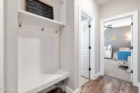 Entry Way - 8591 Williamson Dr, Olive Branch, MS 38654 photo 3 of 3