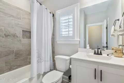 Bath - 8591 Williamson Dr, Olive Branch, MS 38654 photo 4 of 5