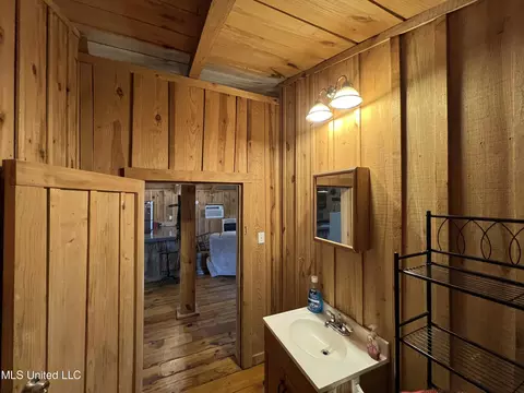 Bath - 11772 Highway 35 North Cabin A Hwy, Forest, MS 39074 photo 2 of 2