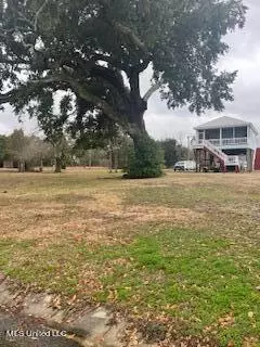 127 Beachview Dr, Pass Christian, MS 39571
