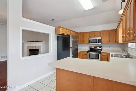 Kitchen - 1310 N Big Ben, Hernando, MS 38632 photo 2 of 5
