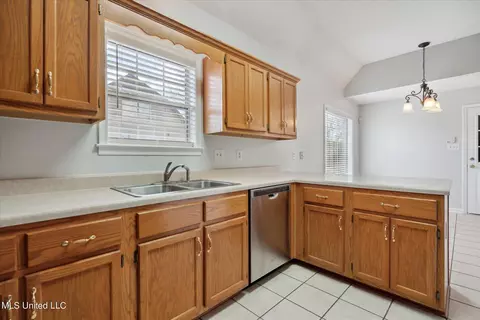 Kitchen - 1310 N Big Ben, Hernando, MS 38632 photo 5 of 5