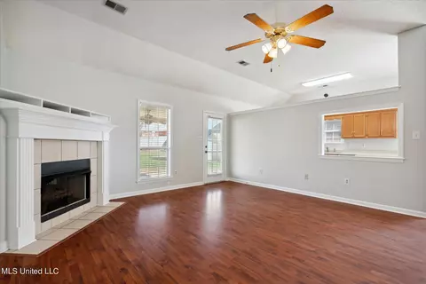 Entry Way - 1310 N Big Ben, Hernando, MS 38632 photo 2 of 4