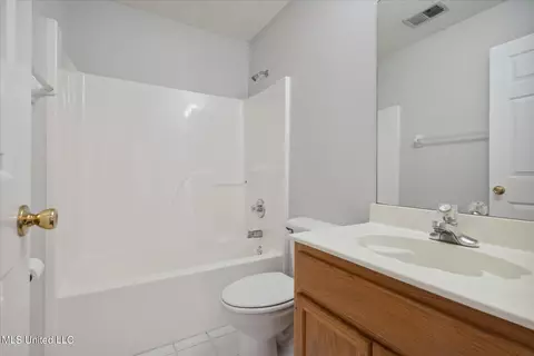Bath - 1310 N Big Ben, Hernando, MS 38632 photo 2 of 2