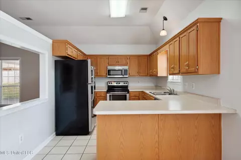 Kitchen - 1310 N Big Ben, Hernando, MS 38632 photo 1 of 5