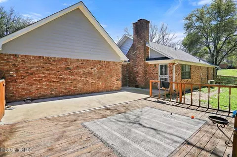 Exterior - 2331 N Pine Lea Dr, Jackson, MS 39209 photo 3 of 7