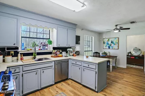 Kitchen - 2331 N Pine Lea Dr, Jackson, MS 39209 photo 2 of 3