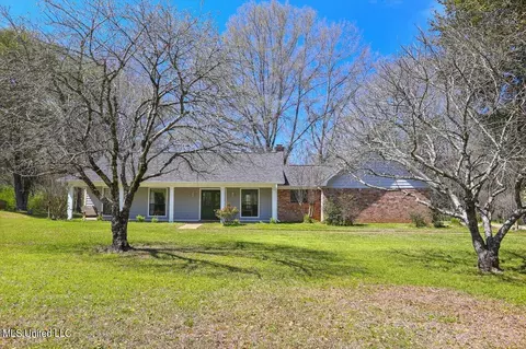2331 N Pine Lea Dr, Jackson, MS 39209