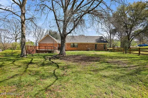 Exterior - 2331 N Pine Lea Dr, Jackson, MS 39209 photo 4 of 7