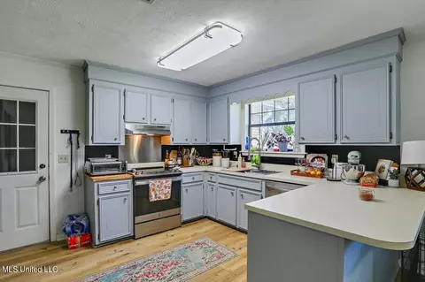 Kitchen - 2331 N Pine Lea Dr, Jackson, MS 39209 photo 1 of 3