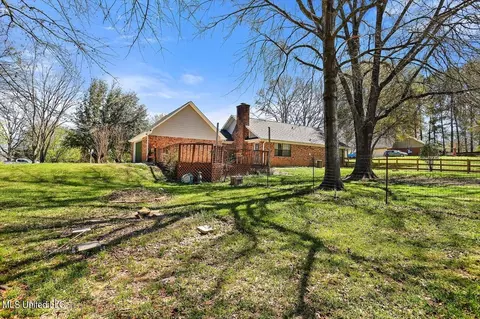 Exterior - 2331 N Pine Lea Dr, Jackson, MS 39209 photo 6 of 7