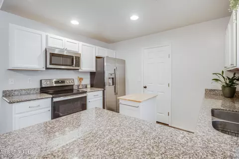 Kitchen - 9510 Kolo Ct, Diamondhead, MS 39525 photo 1 of 2